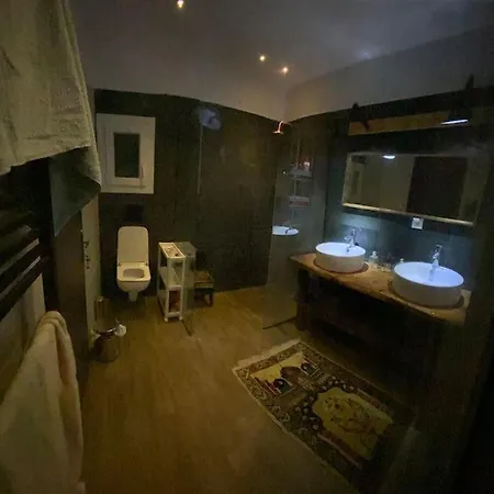 Greyloftskg Of Art Apartment