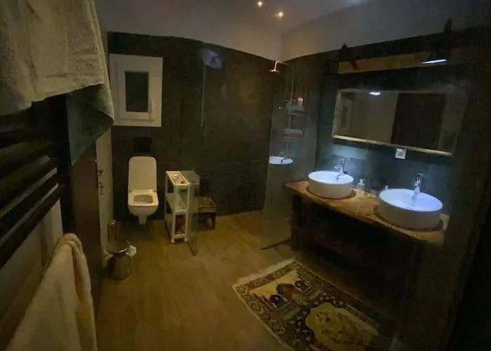 Greyloftskg Of Art Apartment